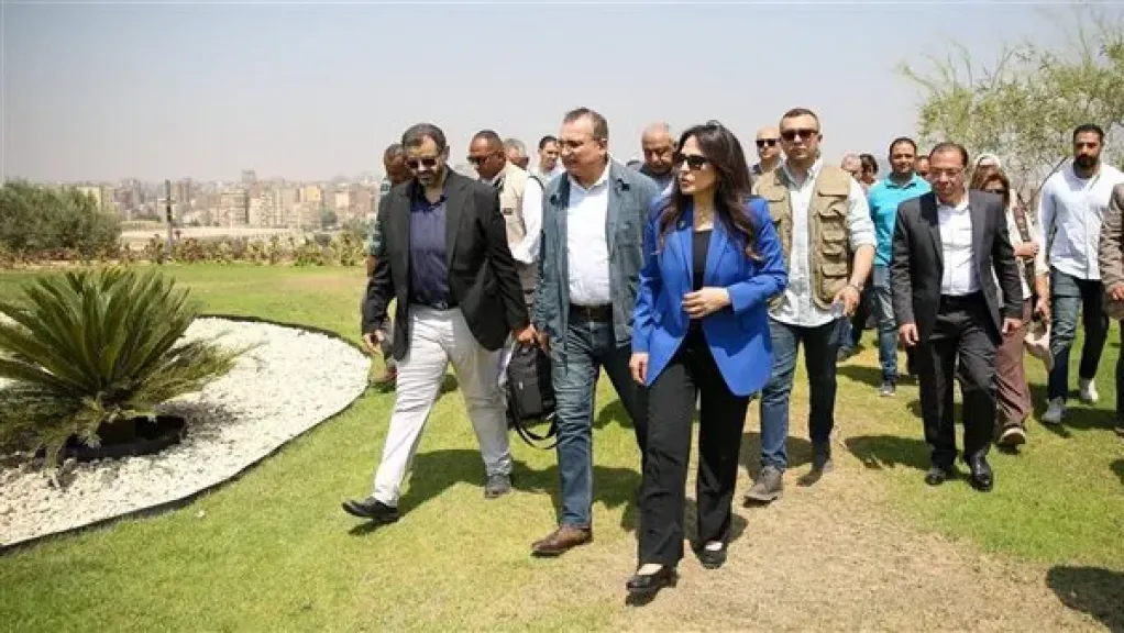 وزيرة الإسكان تتفقد مشروع ”حدائق تلال الفسطاط” وتعقد اجتماعًا مع الشركات المنفذة