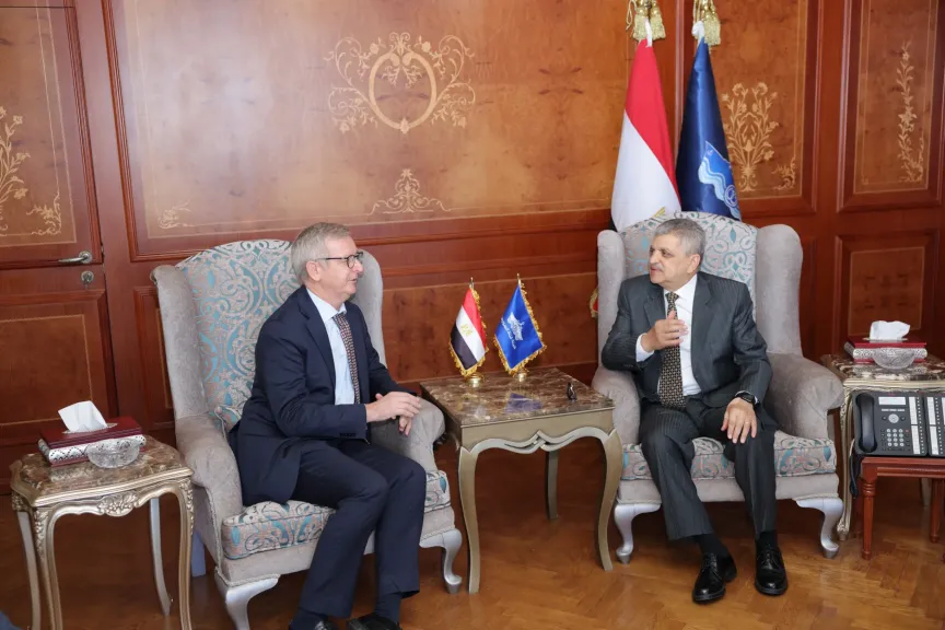 رئيس هيئة قناة السويس يستقبل السفير الأيرلندي لبحث التعاون المشترك