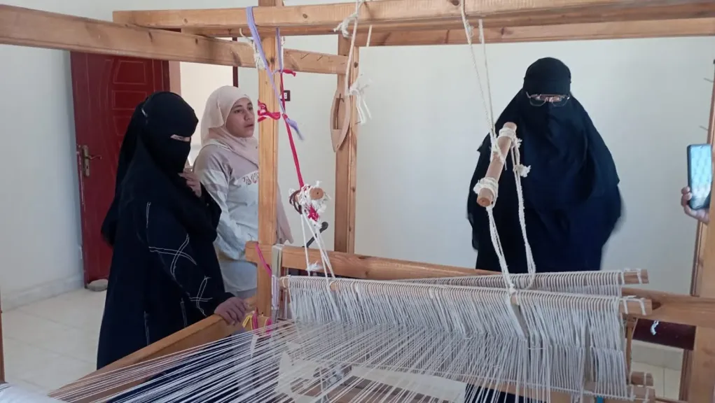 لإحياء التراث السيناوي ..تكافؤ الفرص بجنوب سيناء تنظم دورة تدريبية على النول اليدوي