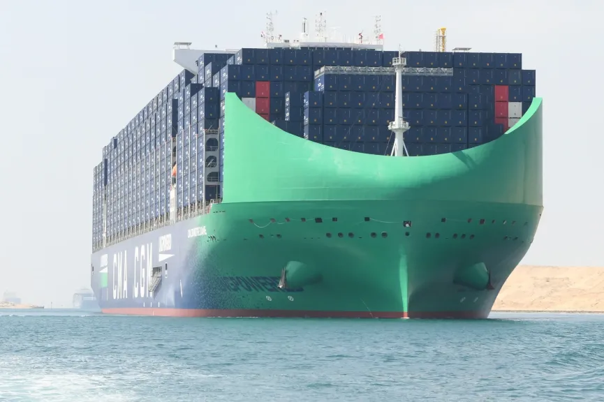 قناة السويس تشهد عبور سفينة الحاويات الفرنسية CMA CGM NOTRE DAME أكبر سفن العالم والتي تعمل بالغاز الطبيعي المسال