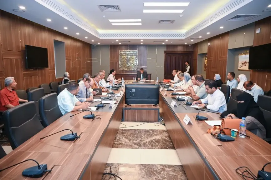 محافظ جنوب سيناء يناقش مع صندوق الإسكان الإقتصادي الموقف المالي وطلبات التخصيص للوحدات السكنية