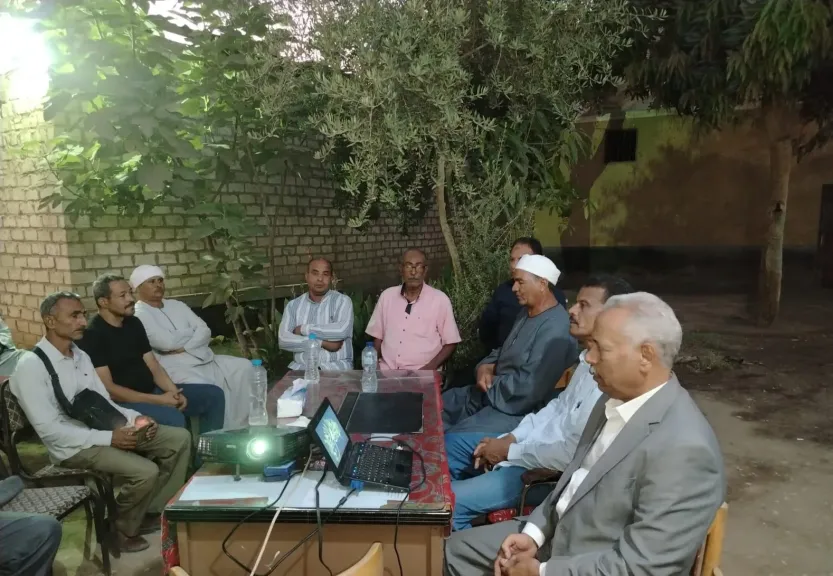 زراعة قنا تنظم ندوة لنشر الممارسات الحديثة ومكافحة دودة الحشد الخريفية بنجع حمادي