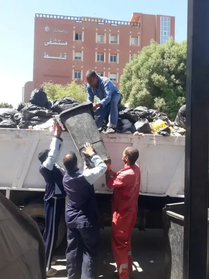 رفع 435 طن من المخلفات والقمامة لتحسين المظهر الحضاري بنجع حمادي وقفط بقنا