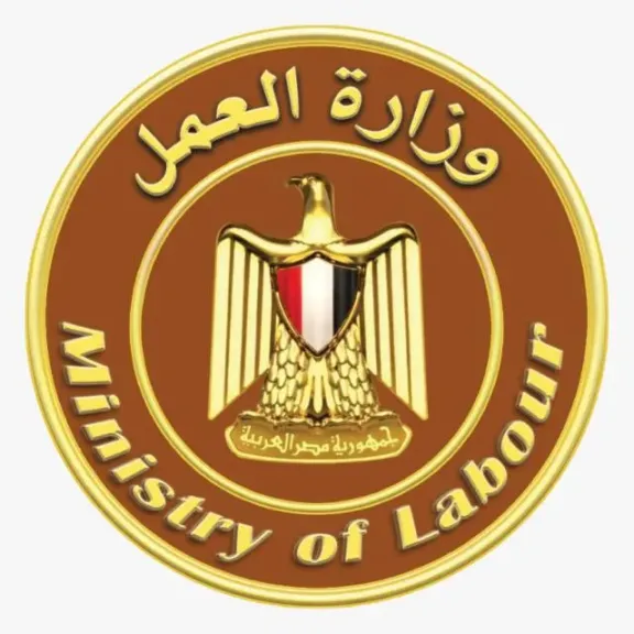وزير العمل يعلن عن 350  فرصة عمل موسمية بالخارج للعمالة الزراعية براتب 409 دولار ومزايا شاملة.. ورابط للتقديم لمدة 3 أيام