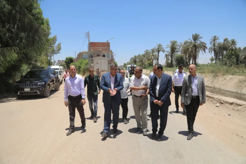 محافظ قنا يتابع مشروعات رصف وتطوير الطرق الداخلية بمركز الوقف ضمن الخطة الإستثمارية 2026/2027