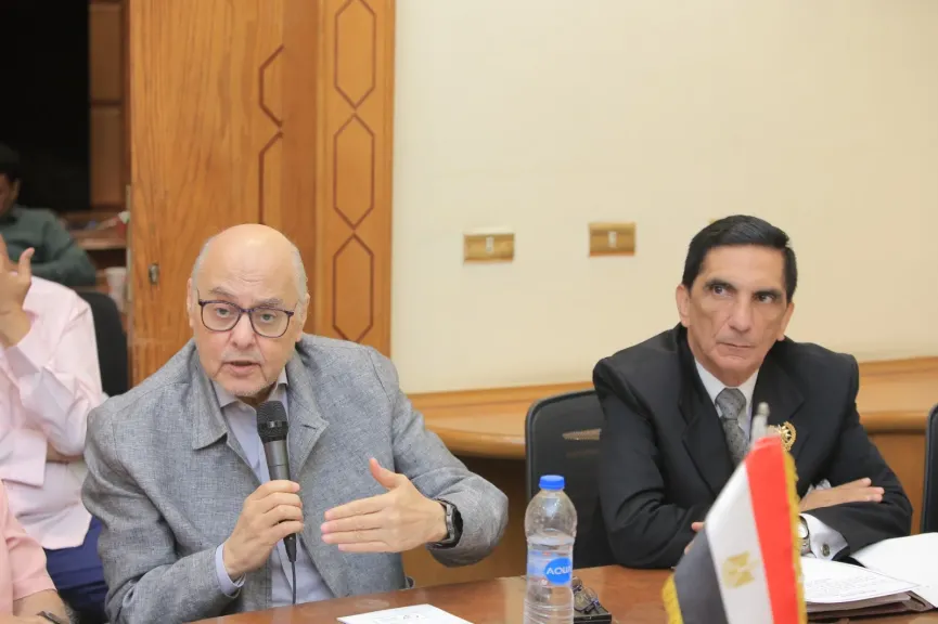 حزب الغد يناقش الدعم النقدي واللاجئين والمعاشات والأحوال الشخصية في اجتماع موسع