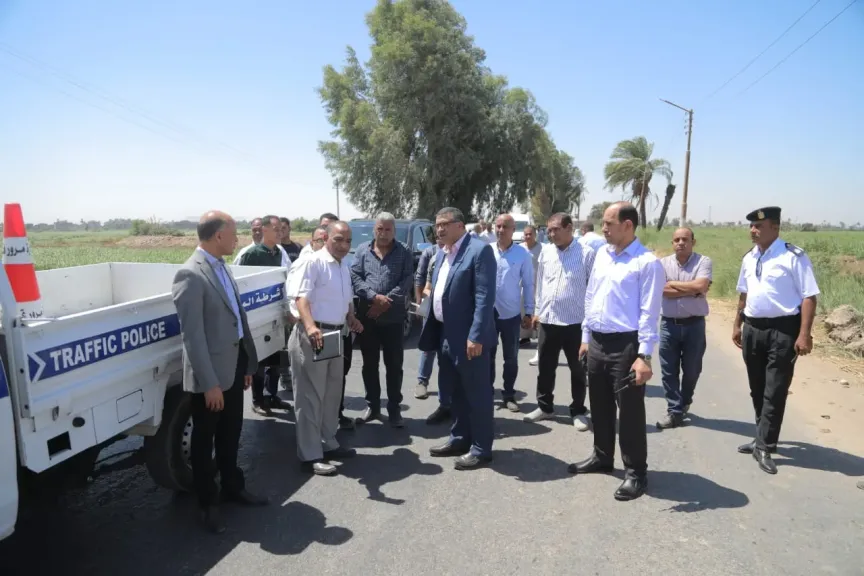 محافظ قنا يتفقد مشروعات رصف وتطوير الطرق بدشنا ويشدد بالإلتزام بأعلى معايير الجودة