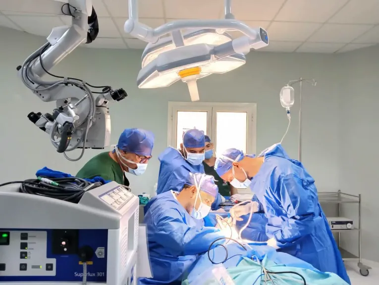 إنجاز طبي جديد ضمن منظومة التأمين الصحي الشامل .. نجاح أول عملية زراعة قوقعة لطفلة بجنوب سيناء