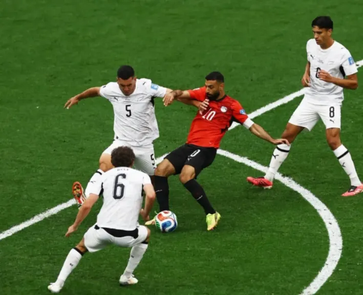 منسق منتخب مصر يكشف كواليس ما دار بين حسام وحسن واللاعبين بين شوطي مباراة نيوزيلندا