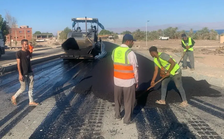 مديرية الطرق بجنوب سيناء تواصل مشروعات الخطة الإستثمارية بمدينة نويبع للعام المالي 2025/2026