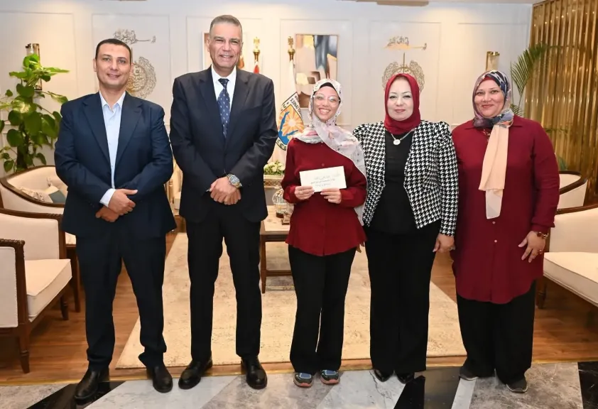 محافظ جنوب سيناء يكرّم أوائل الشهادة الإعدادية ويشيد بجهود مديرية التربية والتعليم
