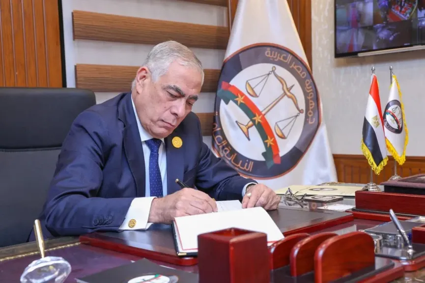 النائب العام يزور نيابة استئناف الإسماعيلية ويلتقي أعضاء النيابة والعاملين بها
