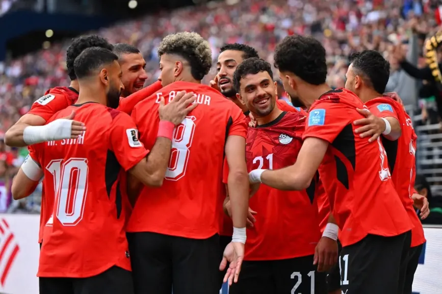 وزير الرياضة يهنيء المنتخب المصري بعد التأهل  التاريخي