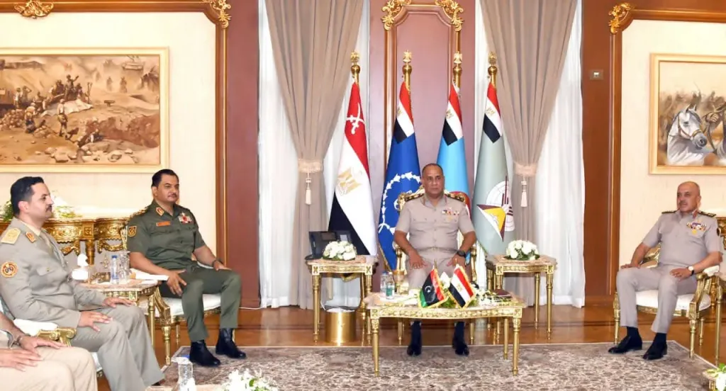 وزير الدفاع يلتقي بنائب القائد العام ورئيس الأركان للجيش الوطني الليبي