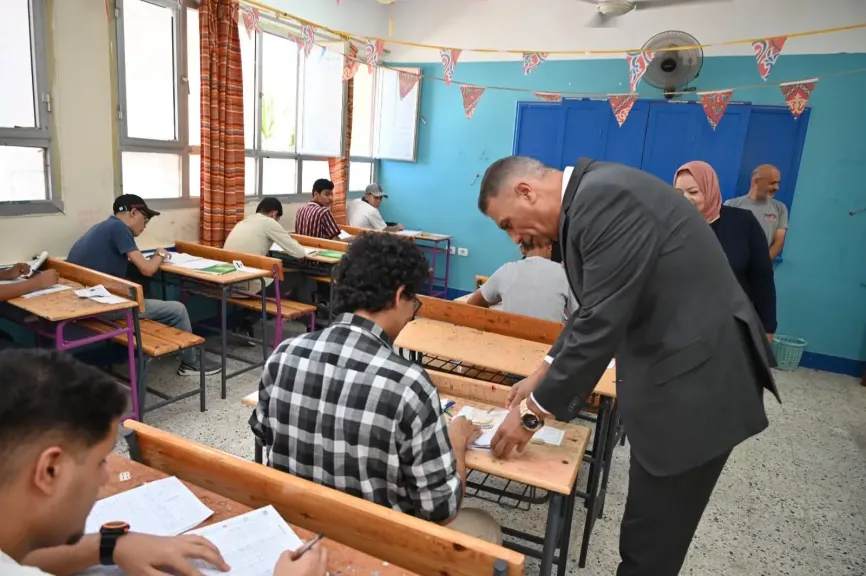 محافظ جنوب سيناء يتفقد لجان الثانوية العامة بشرم الشيخ والطور.. ويؤكد توفير الأجواء الآمنة للطلاب