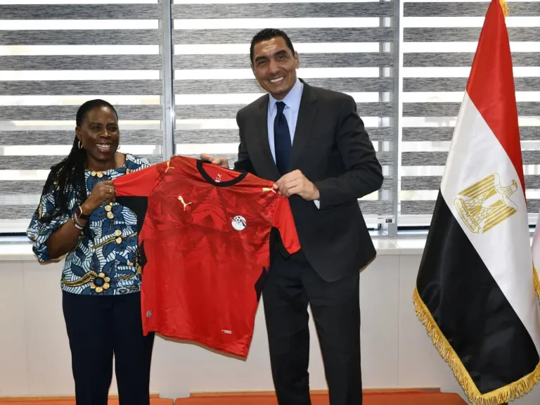 وزير الشباب والرياضة يجتمع بممثلي مفوضية الاتحاد الأفريقي لبحث ترتيبات الاستضافة.. صور