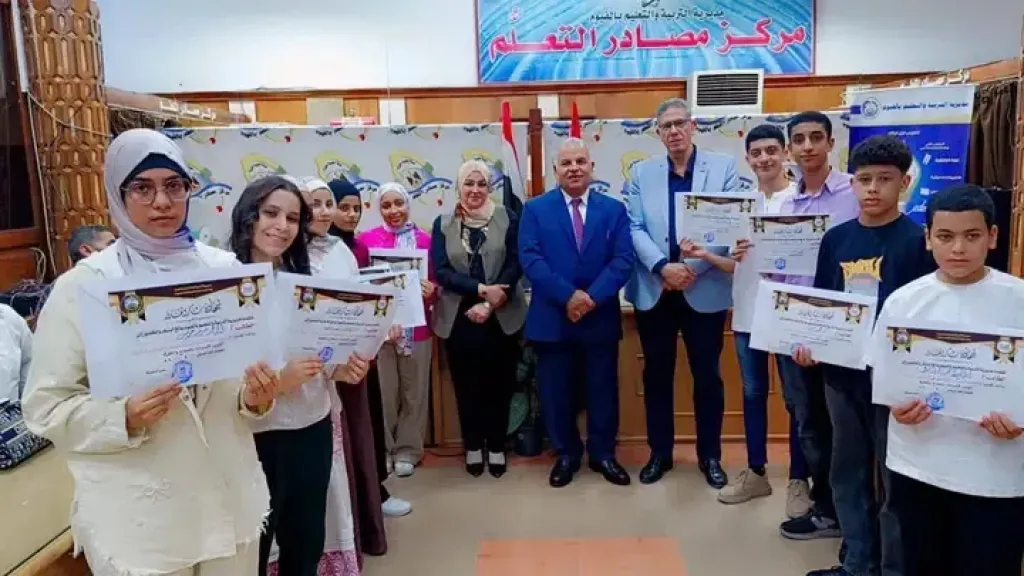 مدير تعليم الفيوم يكرم أوائل الشهادة الإعدادية 2026