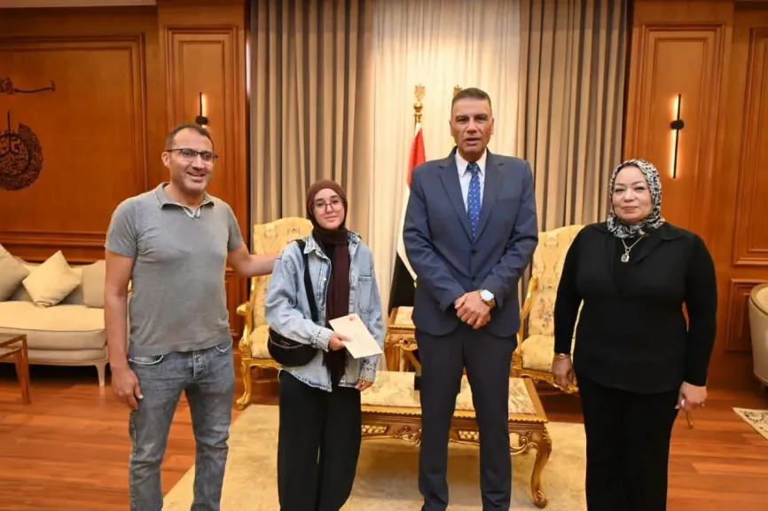 محافظ جنوب سيناء يكرم أوائل الشهادة الإعدادية الذين لم يتمكنوا من التكريم بشرم الشيخ
