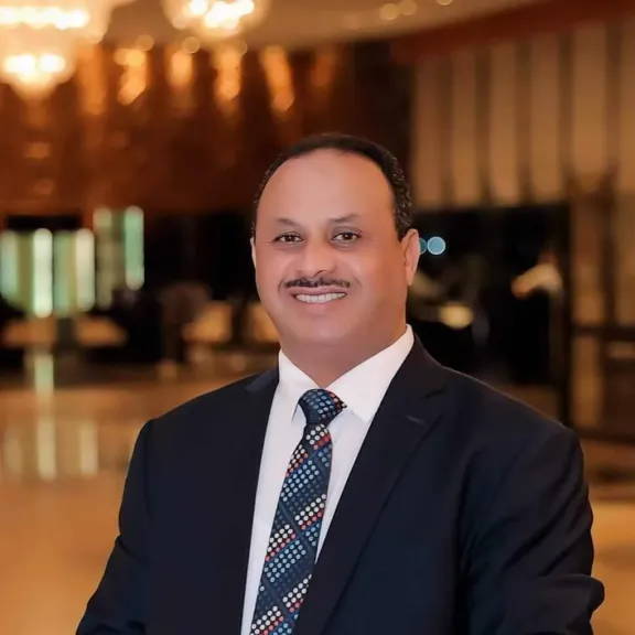 رشاد عبدالغني، الخبير السياسي