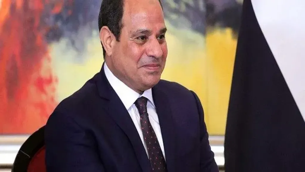 السيسي يشاهد عرضًا لآليات ومعدات الوقاية من الأوبئة والأمراض