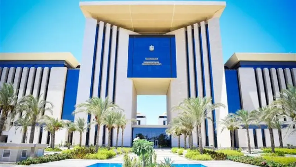 مصر تدين استهداف ناقلة سعودية في مضيق هرمز