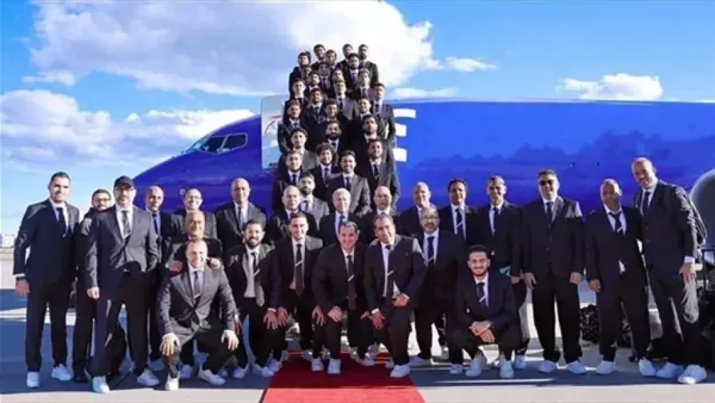 مصر للطيران تنقل أبطال المنتخب إلى مطار العلمين