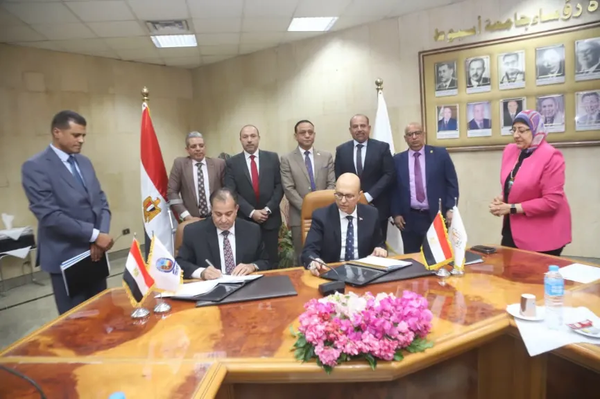 جامعة قنا توقع بروتوكولي للتعاون العلمي والبحثي دعماً للإبتكار وتكامل الدراسات العليا مع جامعة أسيوط