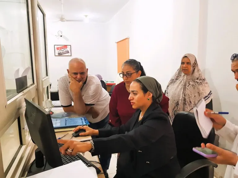 نائب محافظ جنوب سيناء تعقد جولة ميدانية لمتابعة سير العمل بالمراكز التكنولوجية بأبورديس وأبوزنيمة