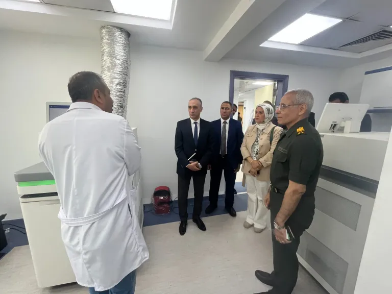 وفد من وزارة الشباب والرياضة يزور مركز البحوث الطبية والطب التجديدي لاستكمال التعاون ومتابعة تنفيذ مشروع الجينوم الرياضي