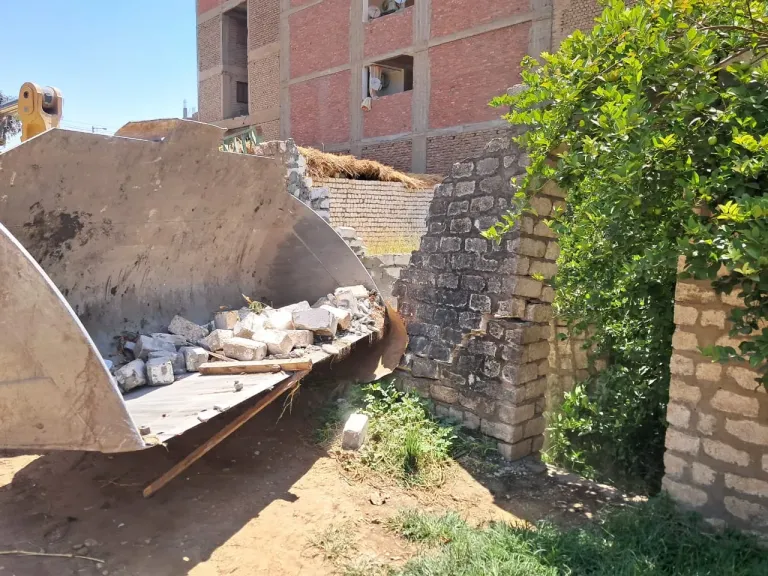 إزالة 38 حالة تعدٍ ومخالفة بناء في مدينة قنا إستكمالاً لأعمال الموجة 29 لإزالة التعديات