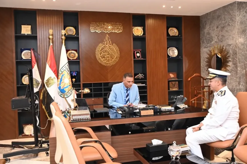 محافظ جنوب سيناء يبحث مع مدير إدارة المرور إطلاق منظومة التاكسي الذكي والإفراج المشروط عن مركبات الإسكوتر المضبوطة