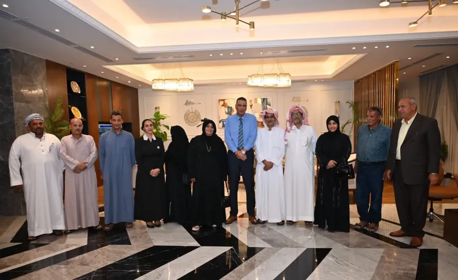 محافظ جنوب سيناء يلتقي بأهالي قرية الجبيل بالطور ويستمع لآرائهم ومقترحاتهم بمشروعات التطوير والتنمية