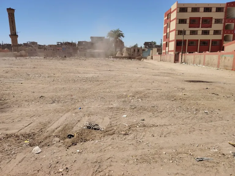 رفع 95 طناً من القمامة والمخلفات الصلبة وتحسين كفاءة النظافة بشوارع مدينة قنا