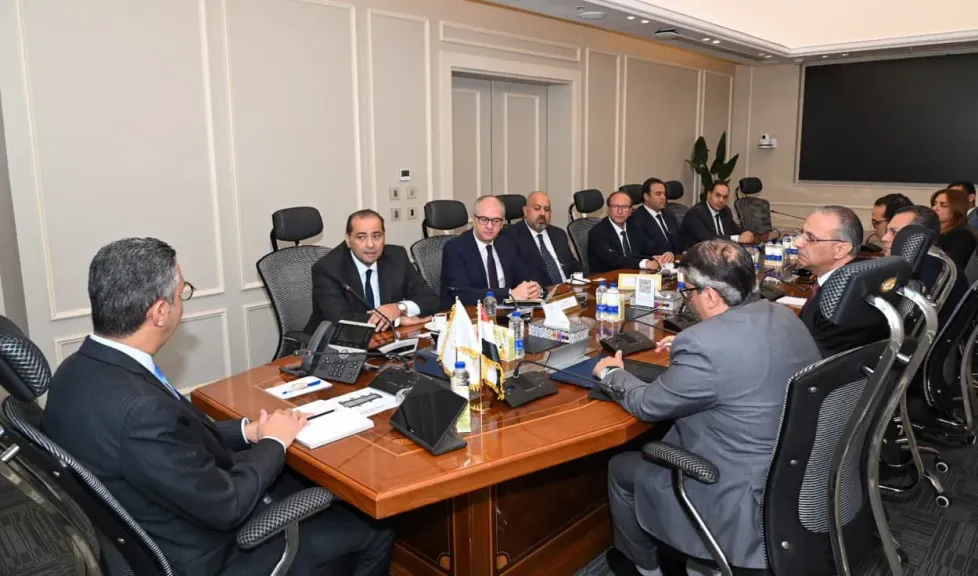 ثورة رقمية في رغيف العيش والمنافذ.. كواليس مباحثات وزير التموين مع قيادات ”WE”
