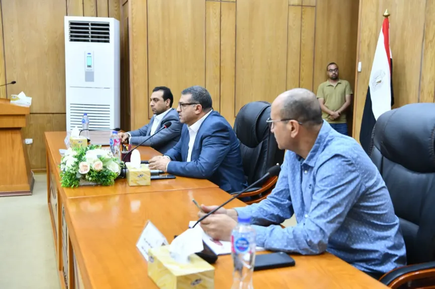 محافظ قنا للمواطنين : حسم مشكلة المثلث الذهبي وضمان حقوقهم وتذليل كافة العقبات التي واجهت الملف
