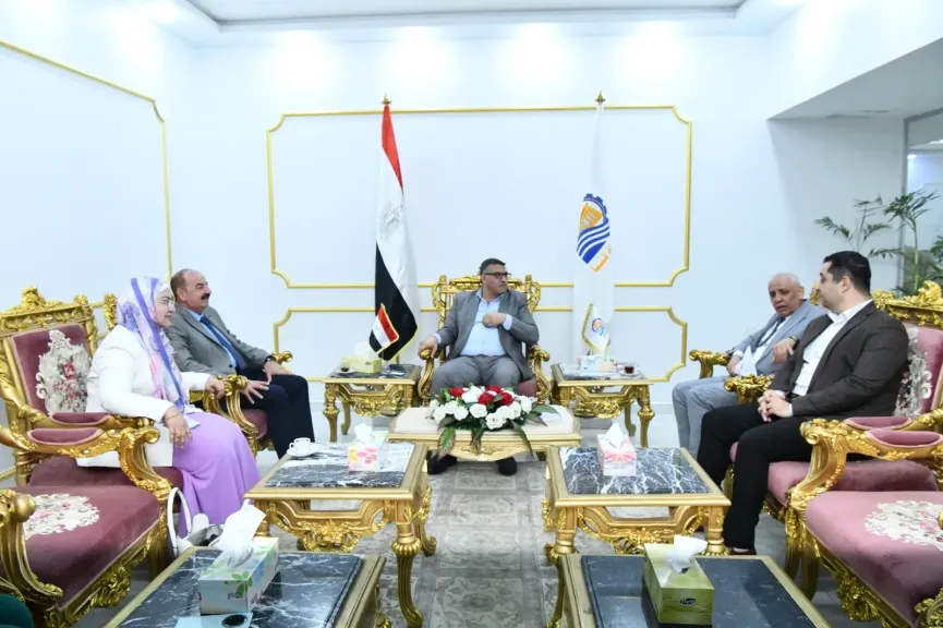 محافظ قنا يبحث مع الإتحاد النوعي لمياه الشرب والصرف الصحي إعداد خطة لتنمية القرى الأكثر إحتياجاً