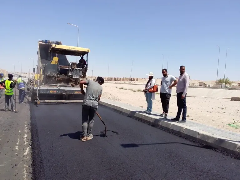 متابعة ميدانية لأعمال الرصف وتركيب الإنترلوك بحي بدر بمدينة طور سيناء