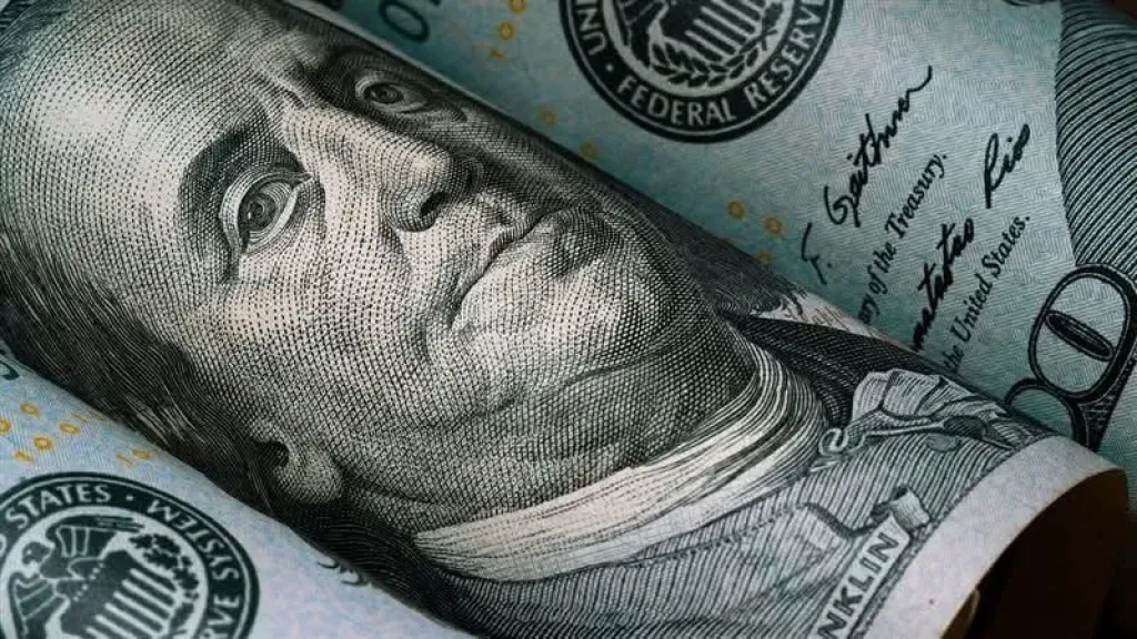 تحرك جديد في أسعار العملات اليوم.. الدولار عند 51.40 جنيه بالبنك