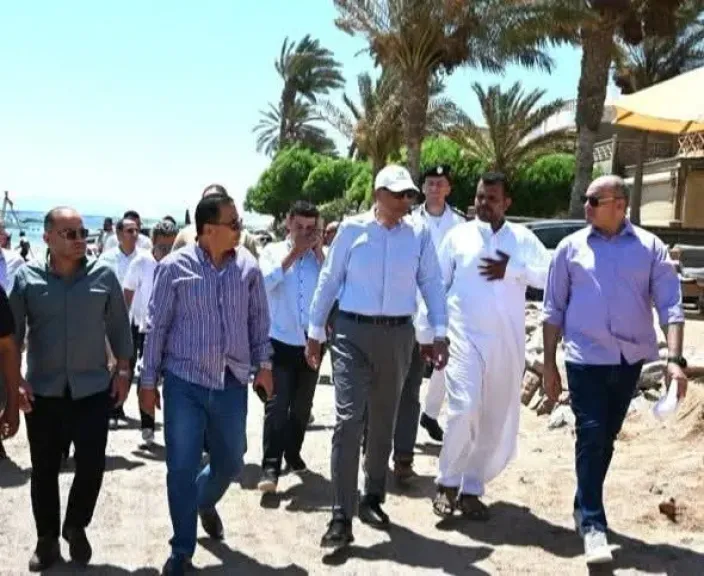 محافظ جنوب سيناء يتفقد المناطق المحرومة من الصرف الصحي ”بالزرنوق العصلة بدهب” ويوجه بإعداد مقايسة عاجلة لخدمة المنطقة