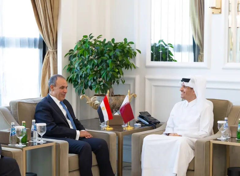 وزير الخارجية يلتقي نظيره القطري في الدوحة ويبحثان سبل تعزير العلاقات الثنائية ومتابعة مستجدات الأوضاع الإقليمية
