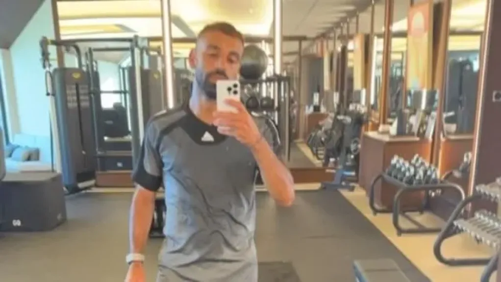 محمد صلاح يواصل استعداداته للموسم الجديد بتدريبات شاقة في الجيم