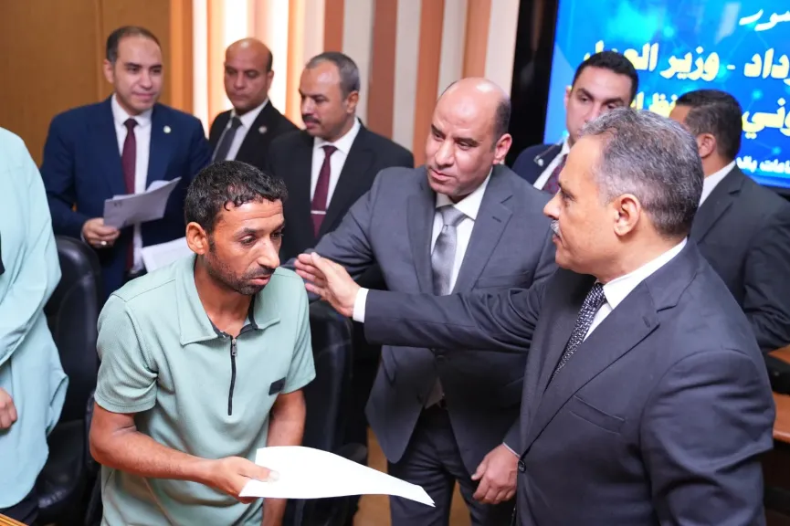 الوزير حسن رداد ومحافظ الشرقية يُسلمان عقود عمل لذوي الهمم.. ويشهدان توقيع بروتوكول تعاون بين ”المديرية” و”جامعة الزقازيق”للتدريب والتشغيل