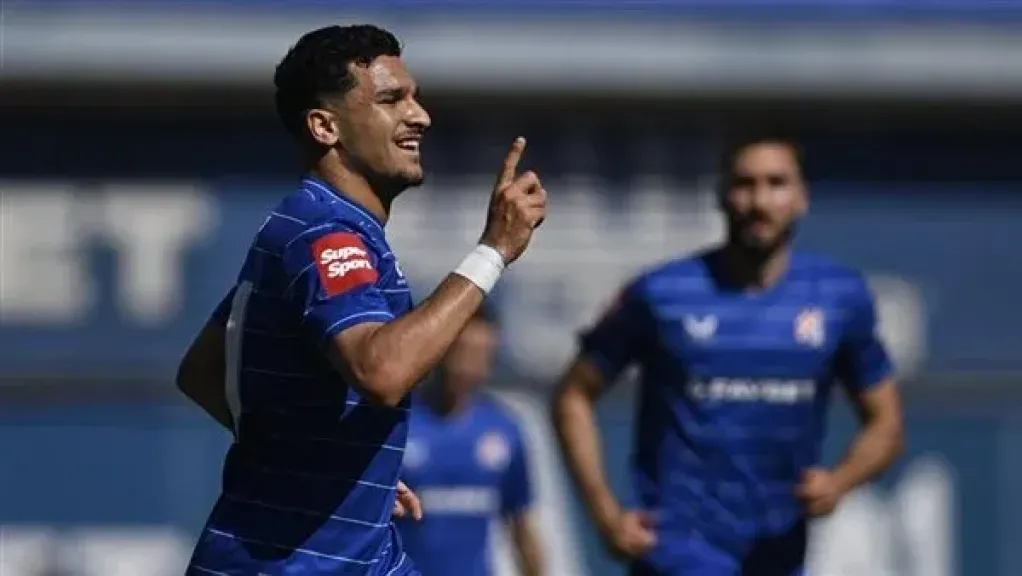رسمياً.. الأهلي يضم الجزائري منصف بقرار لـ 3 مواسم قادماً من دينامو زغرب