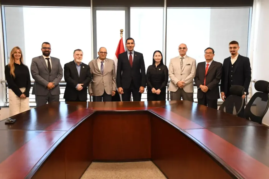 وزير الشباب والرياضة يبحث مع وفد صيني مقترحات تطوير المنشآت الشبابية والرياضية