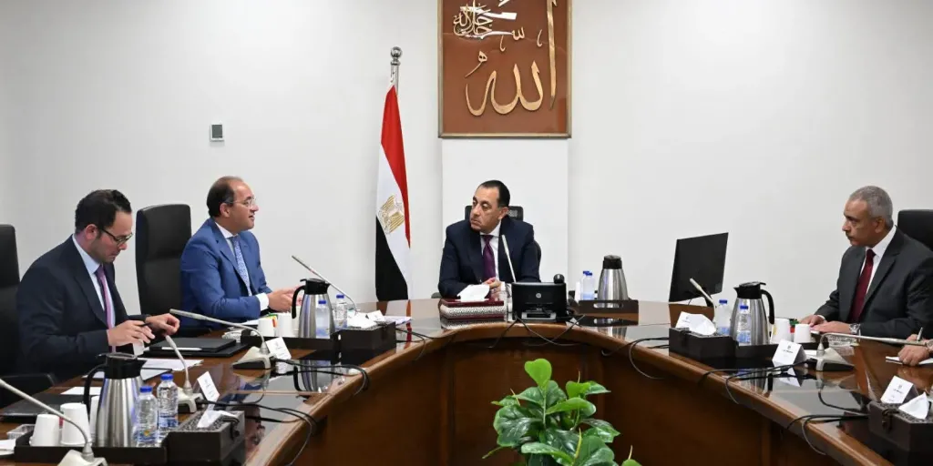 رئيس الوزراء يتابع مع وزير المالية ملفات التسهيلات الضريبية والموازنة والاستثمار