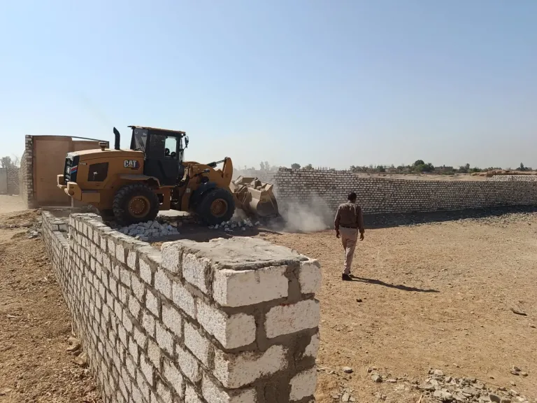حملة مكبرة بقوص وإسترداد 11 ألف و600 متر من أراضي أملاك الدولة بمحافظة قنا