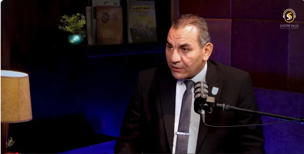 حقيقة الدجاج المهرمن في الأسواق.. أستاذ كيمياء حيوية يحسم الجدل