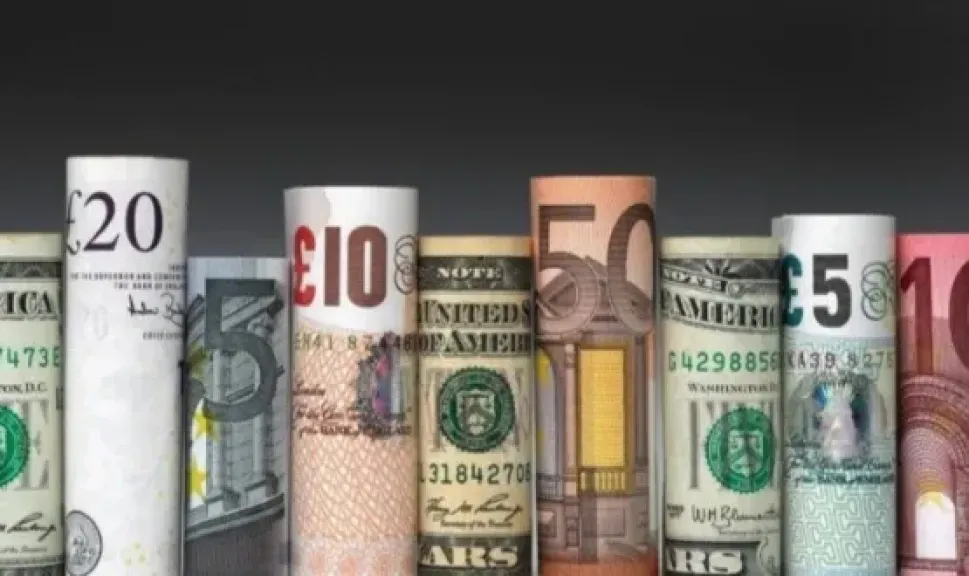 أسعار العملات الأجنبية والعربية اليوم.. استقرار الدولار وصعود الدينار الكويتي