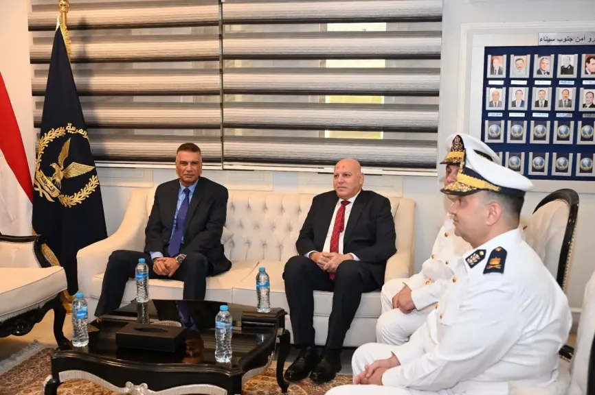 محافظ جنوب سيناء يقدم التهنئة لمدير الأمن بتوليه مهام منصبه خلال زيارته للمديرية بشرم الشيخ
