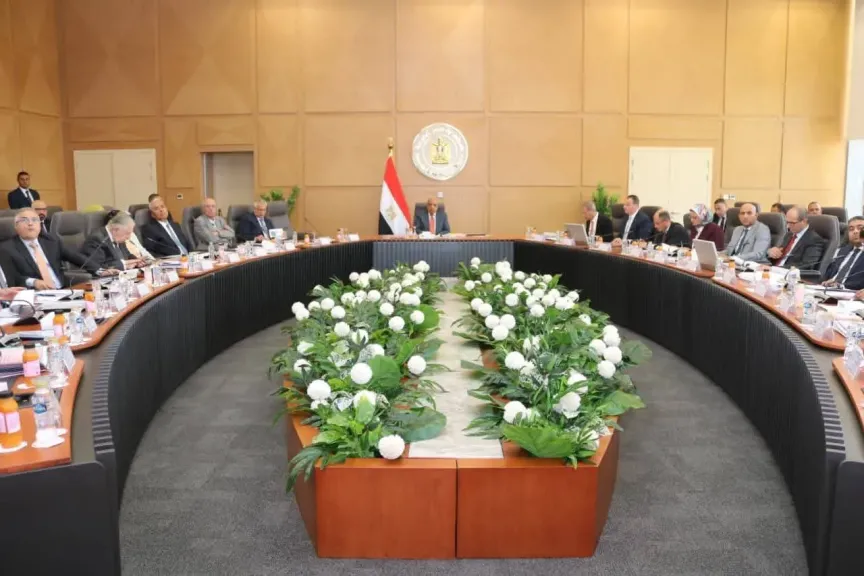 وزير الكهرباء يعتمد موازنة جديدة لتطوير الشبكة وزيادة الإنتاج إلى 263 مليار كيلووات ساعة